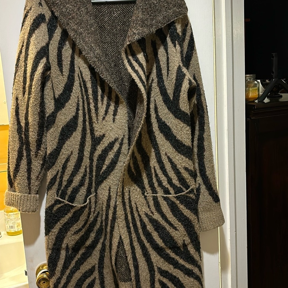 CYRUS BRAND…MIDI LENGTH LONG SLEEVE OPEN FRONT SWEATER SOFT AND COMFY 2 POCKETS